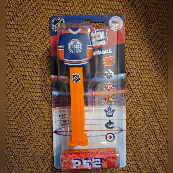 Oilers Pez Dispenser - Picture 2 of 3